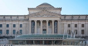 ARTiSTORY signs the Brooklyn Museum