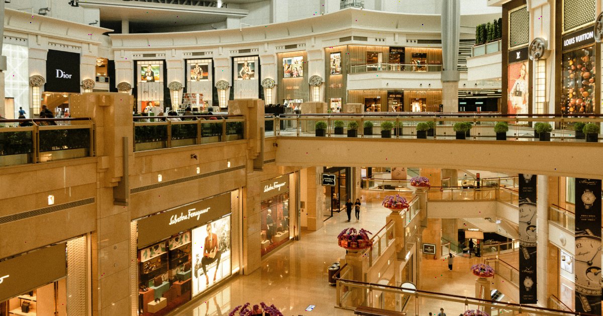 Shopping Malls Get a Makeover image