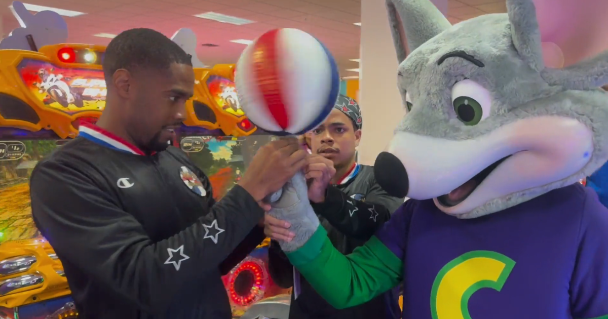 Chuck E. Cheese Teams Up with Harlem Globetrotters for Sports & Family Entertainment Collaboration image