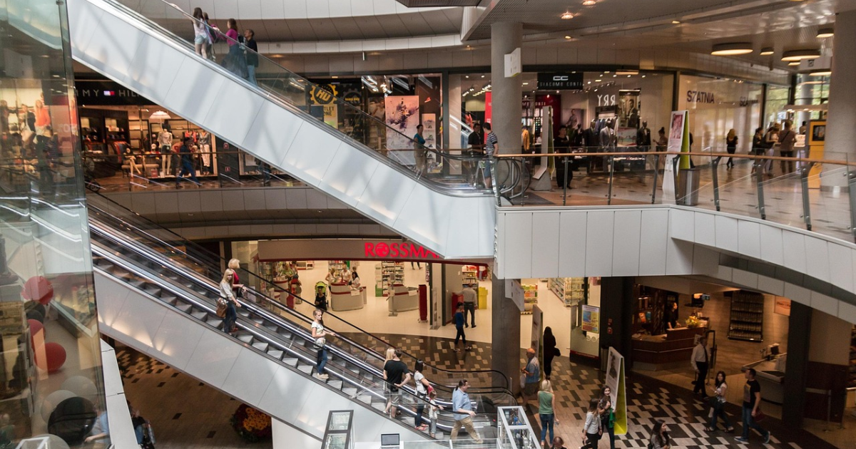 Retailers Cautious About Holiday Sales  image