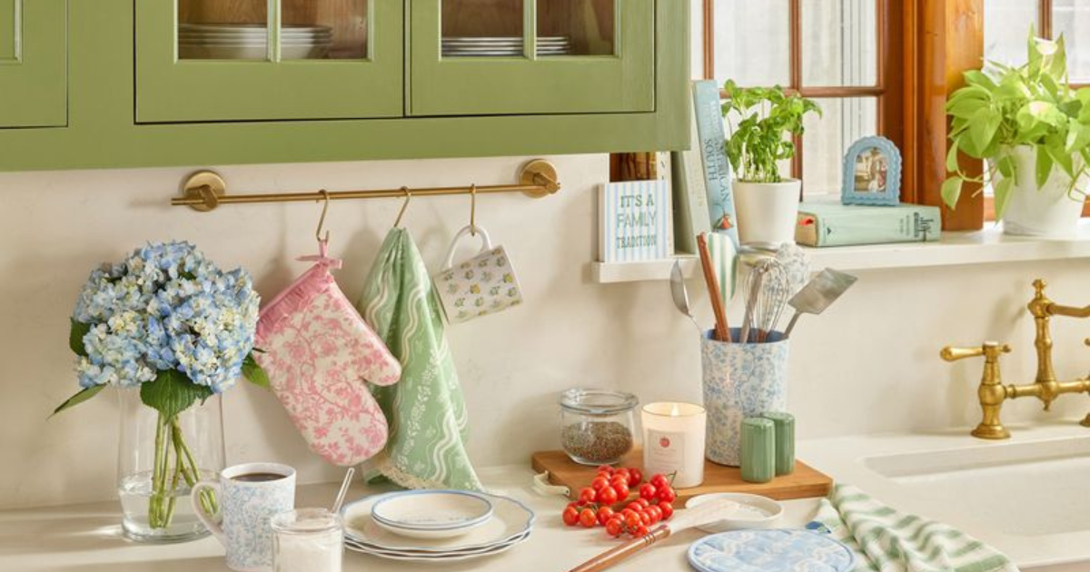 Dollar General Debuts New Home Collection by Singer-Songwriter & Entrepreneur Holly Williams image