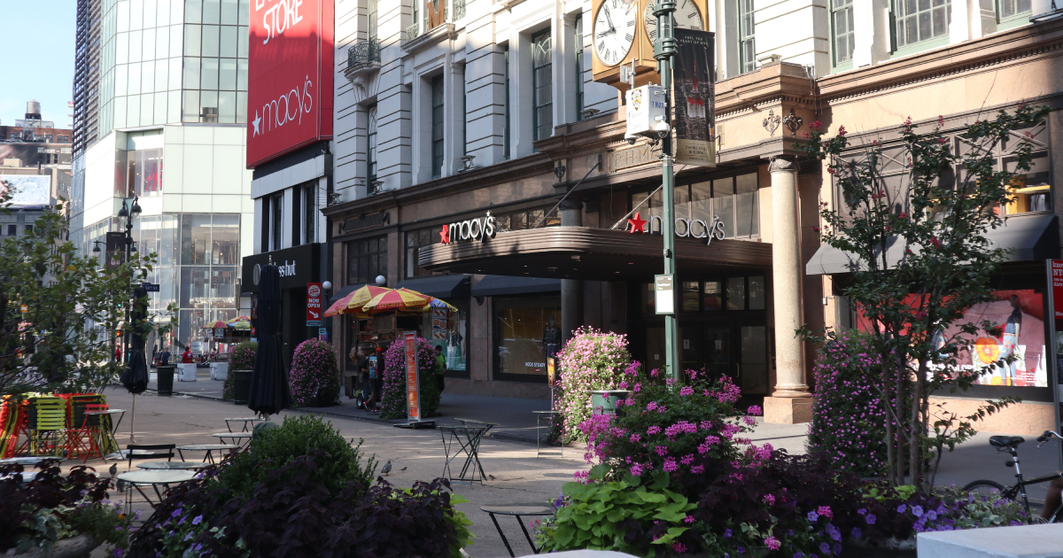 Pop Culture Stores Gain Footing in Strip Malls  image